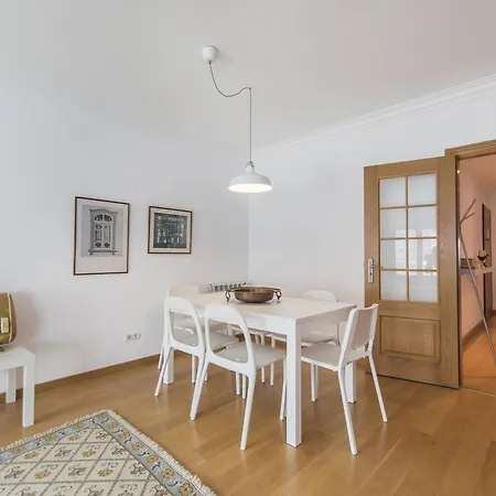 Lovelystay - Family Modern דירה