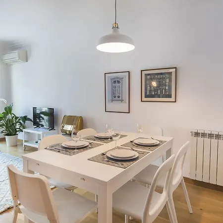 Lovelystay - Family Modern Apartman